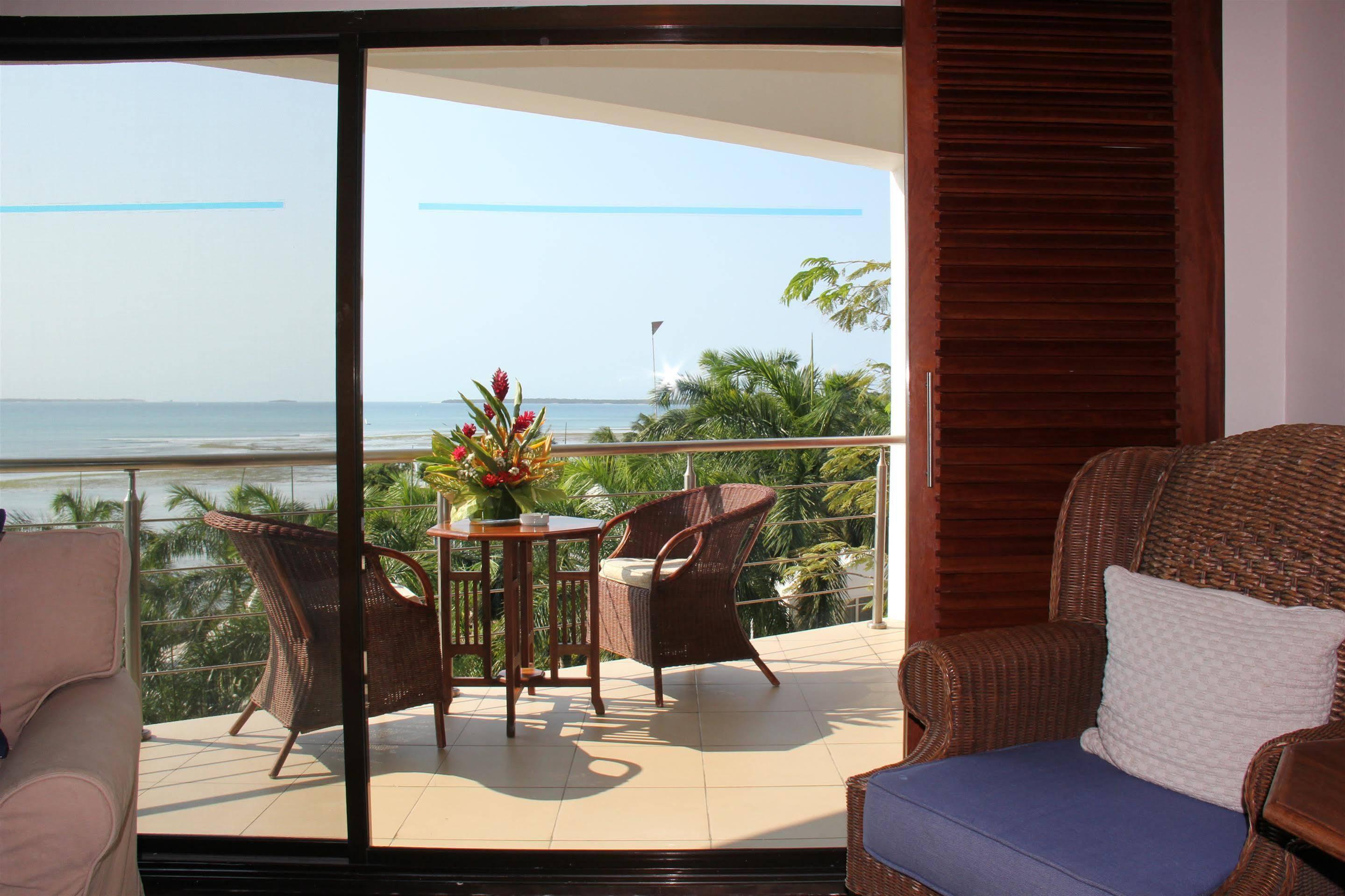 Coral Beach Hotel Daressalam Exterior foto