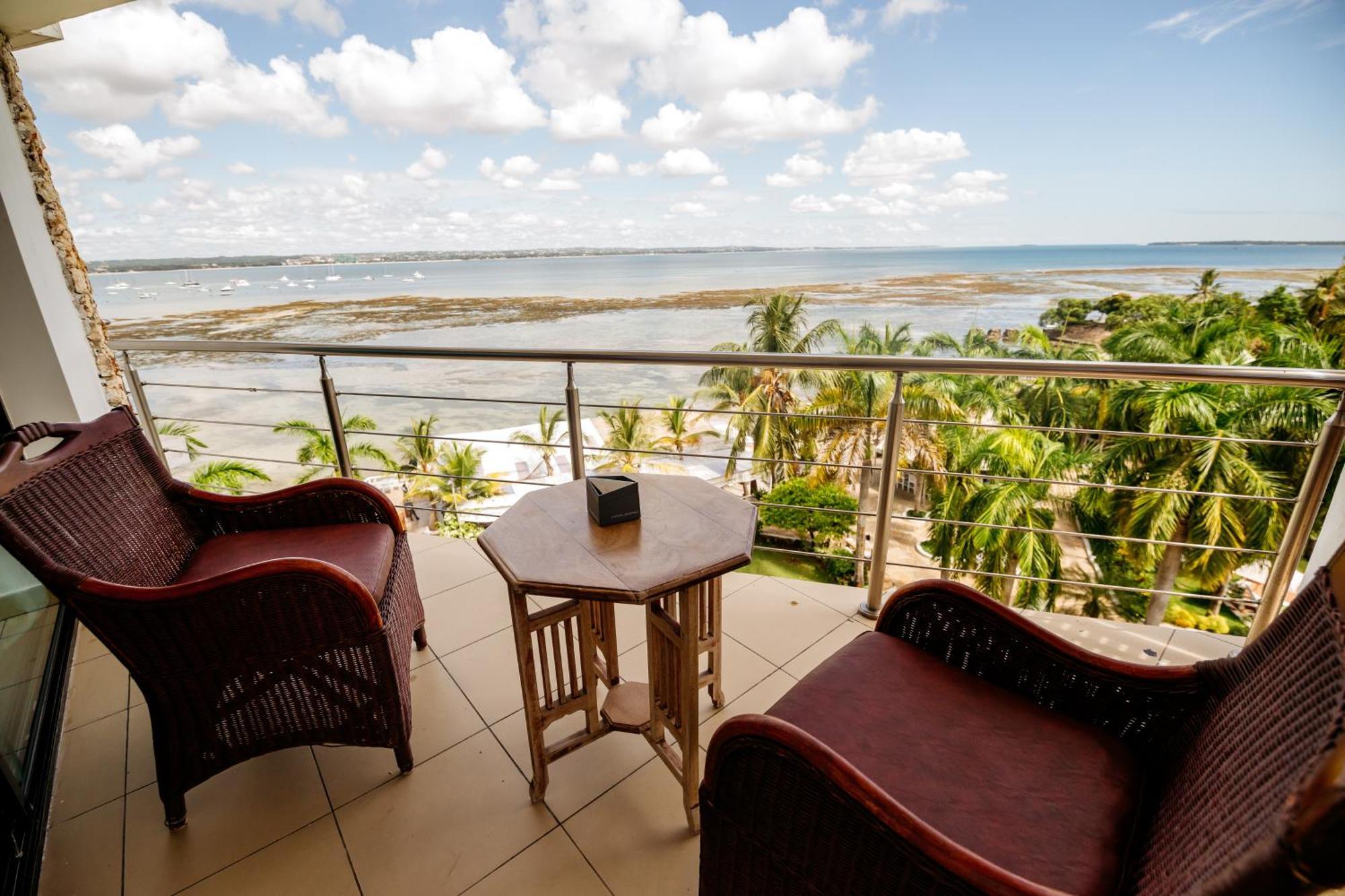 Coral Beach Hotel Daressalam Exterior foto