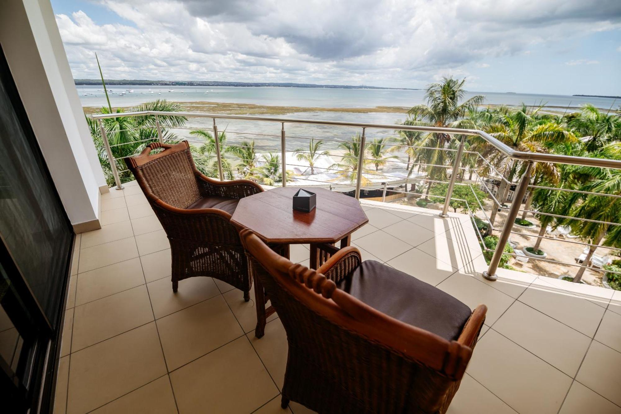 Coral Beach Hotel Daressalam Exterior foto