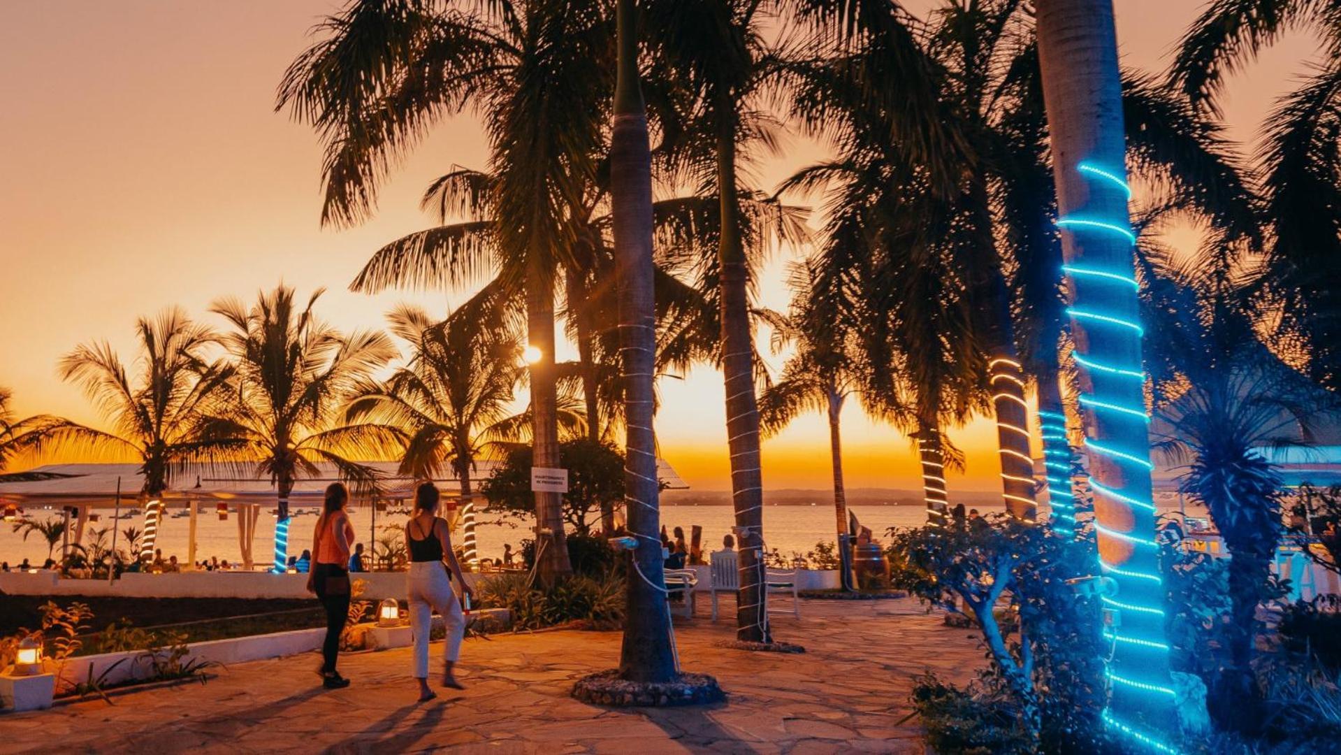 Coral Beach Hotel Daressalam Exterior foto